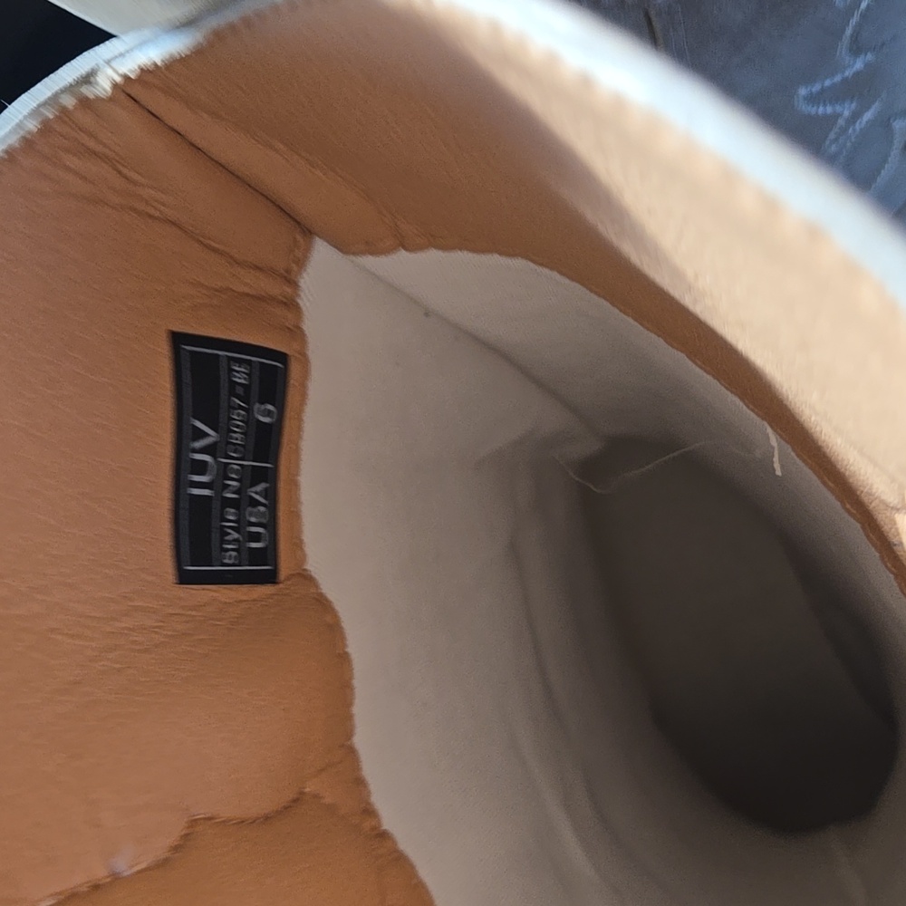 Bone Color Light Cream Colored Western Women's Boots NWT - Picture 10 of 17